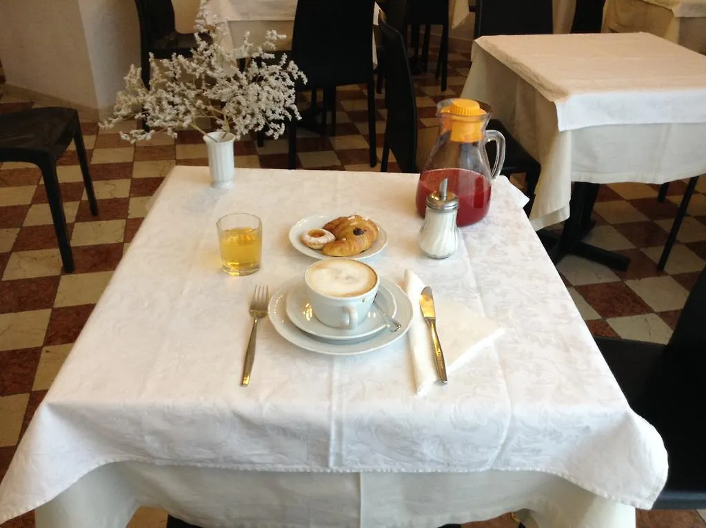Albergo Giugni Prato  2*, Prato (Prato)